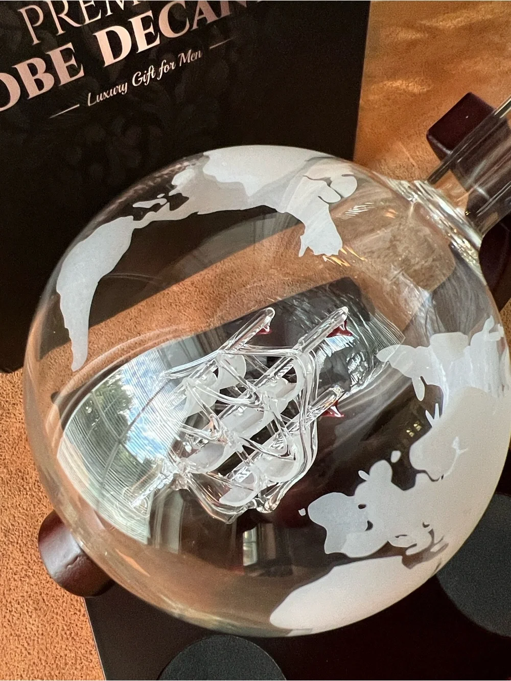 Hydro Gizmos Globe Etched Glass Decanter Set w/ four Globe Tumblers Clear White
